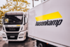 Zwei hasenkamp LKW hintereinander geparkt.